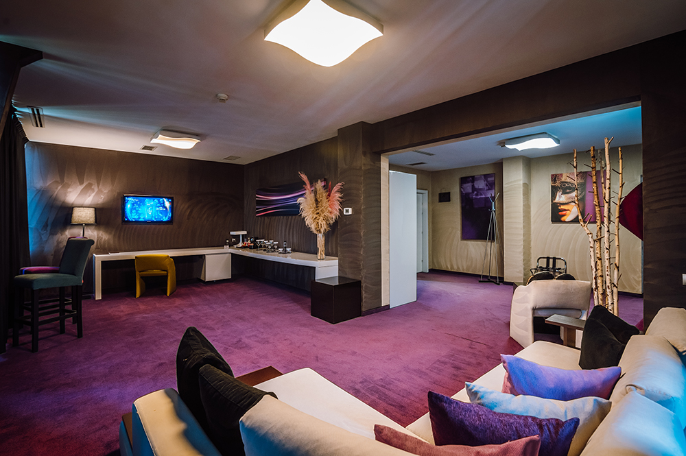 Curated visual reference: Luxurious Penthouse Suites In Superior Reference: Luxury Penthouse